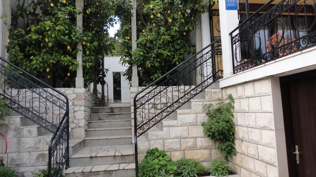 Guesthouse Apartment Bozica Bol Kültér fotó