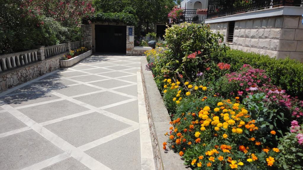 Guesthouse Apartment Bozica Bol Kültér fotó